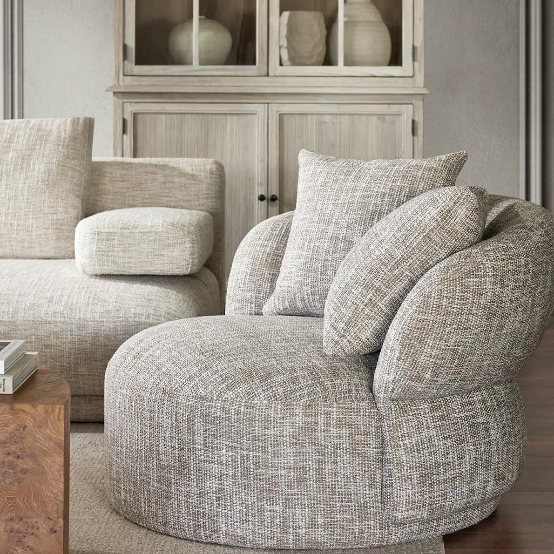 Amora - Oversized Chair