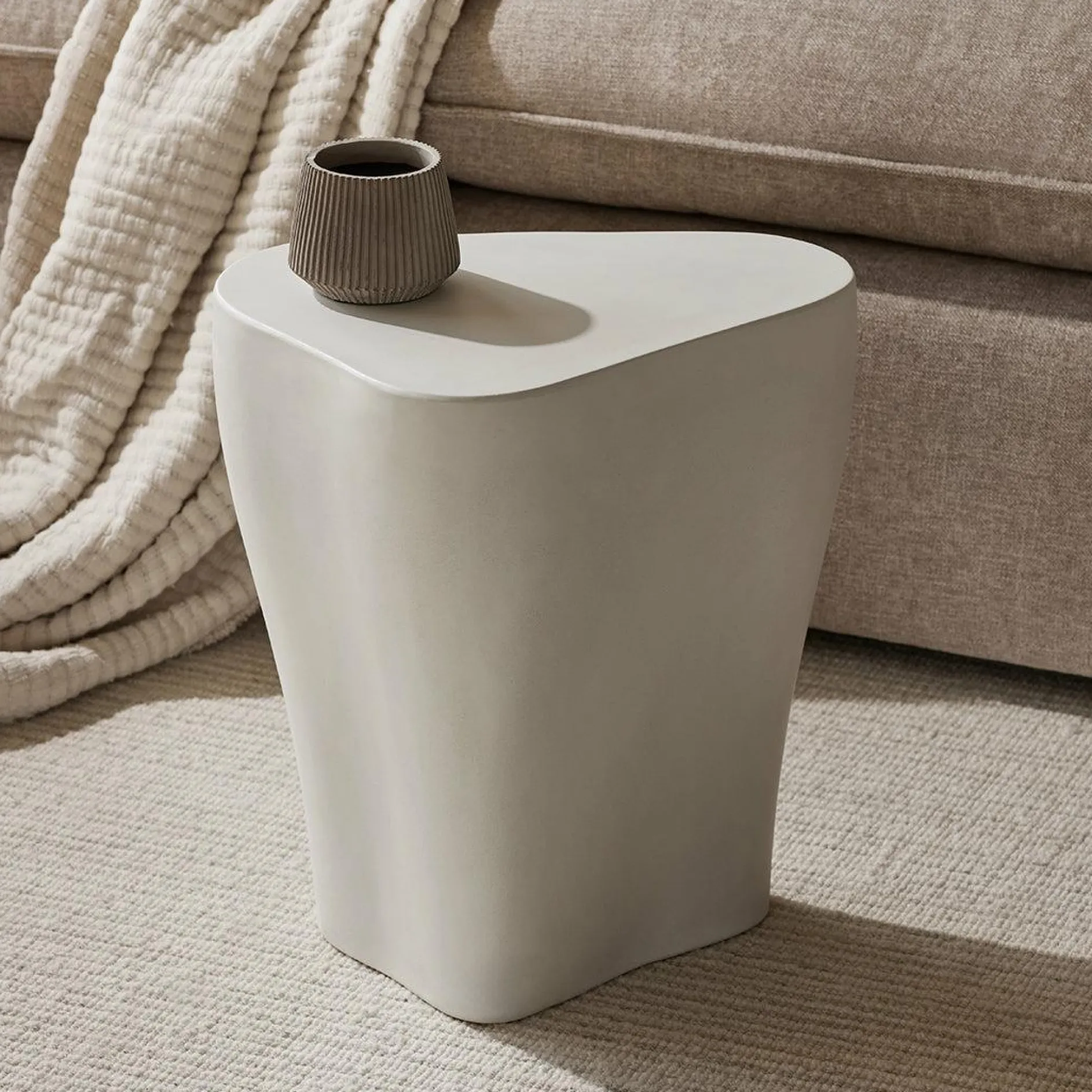 Dali - Concrete Side Table