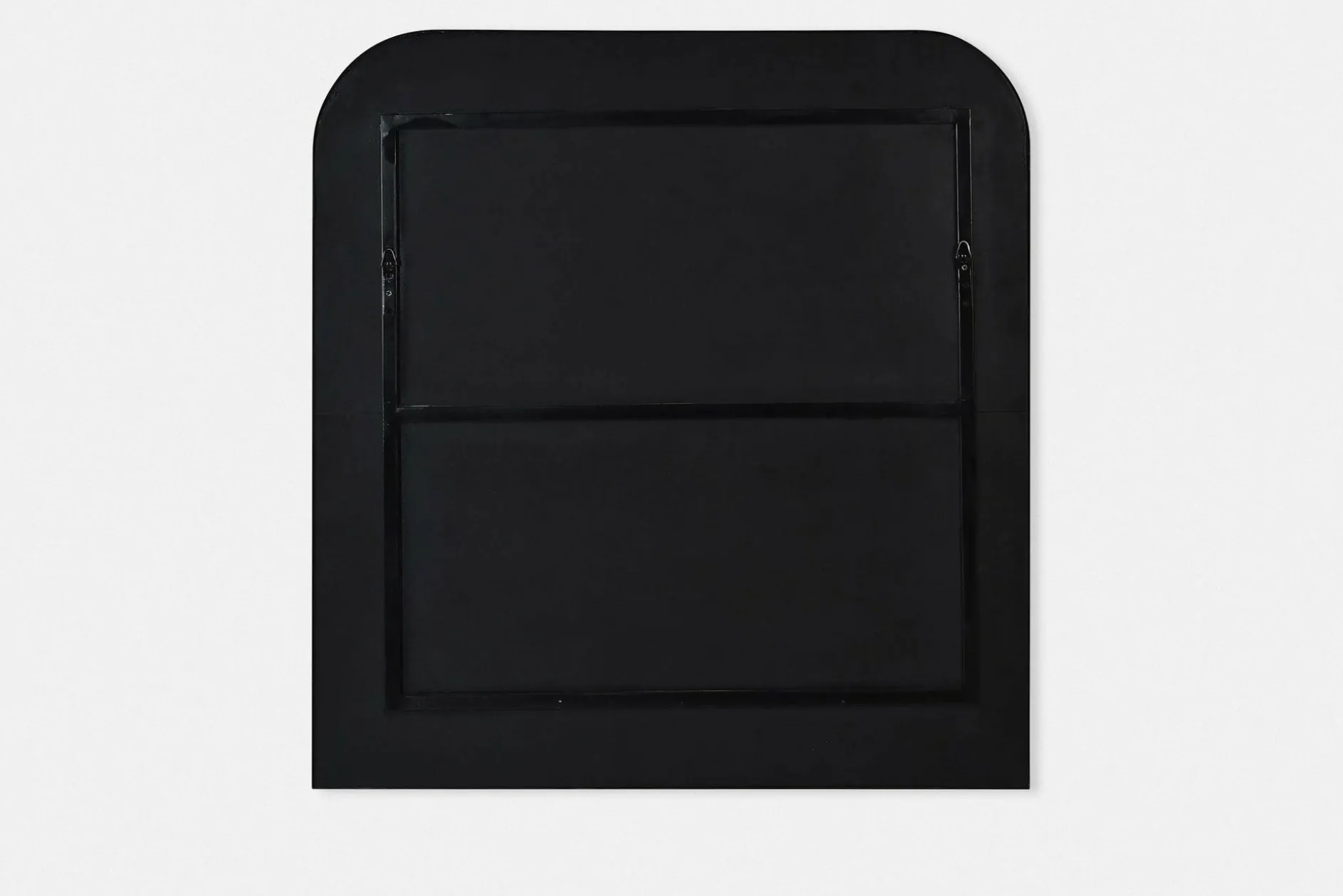 Luka - Arch-shaped mirror with a black frame