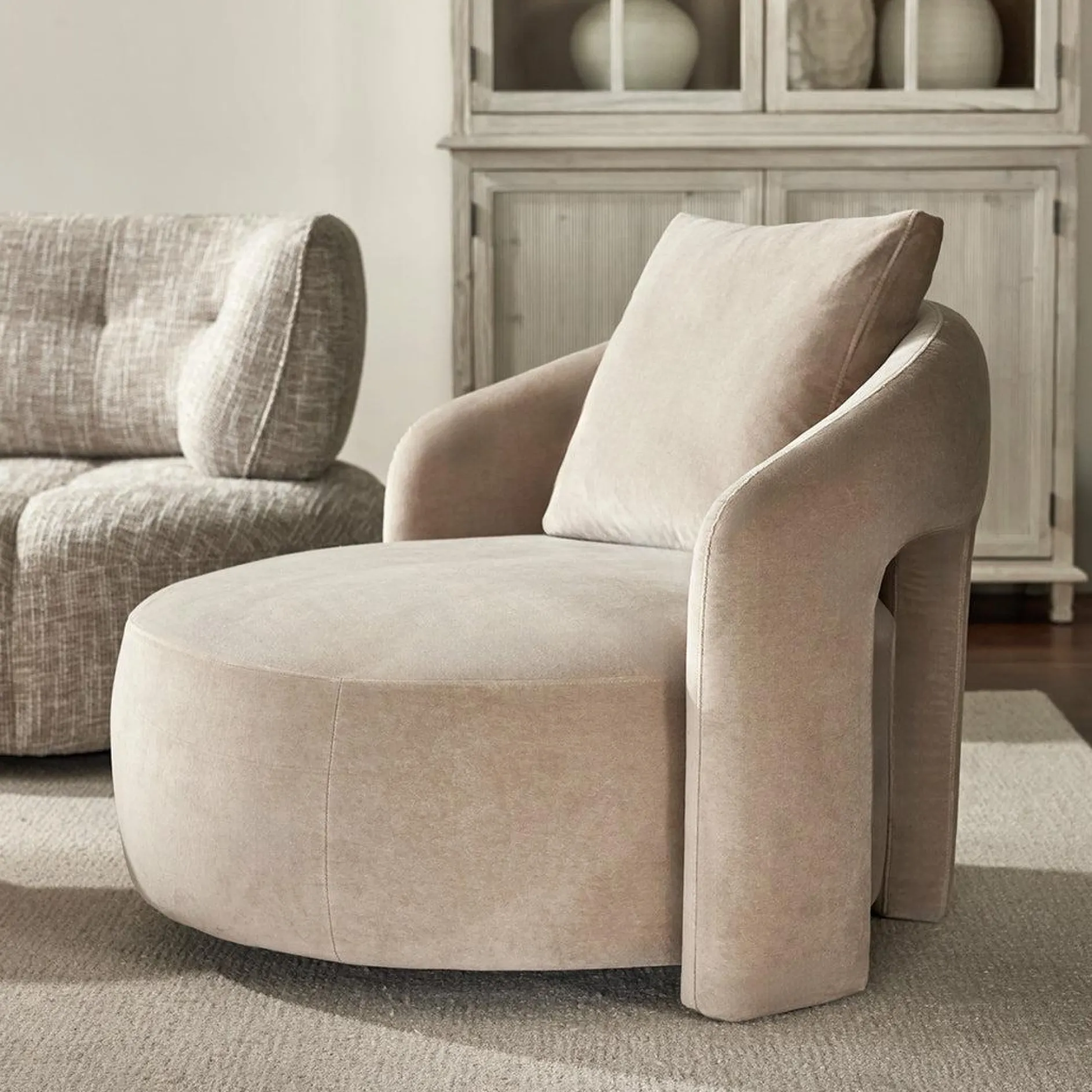 Mammuth - Velvet Armchair by Furninova